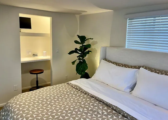 4 Bedroom By Asu Heated Pool And Hot Tub Holiday home