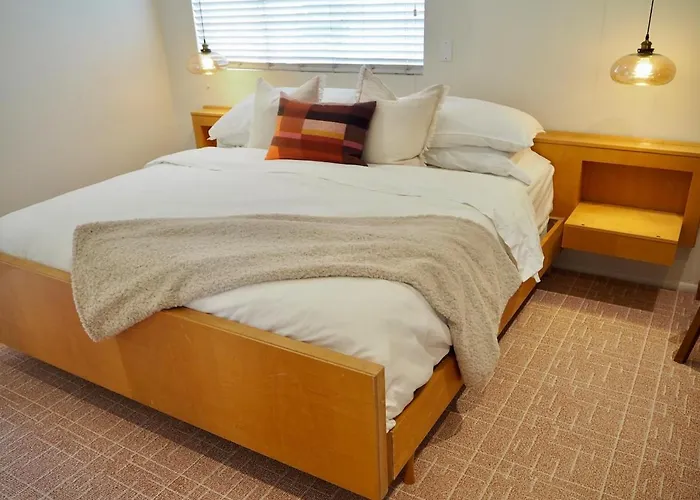 4 Bedroom By Asu Heated Pool And Hot Tub Holiday home